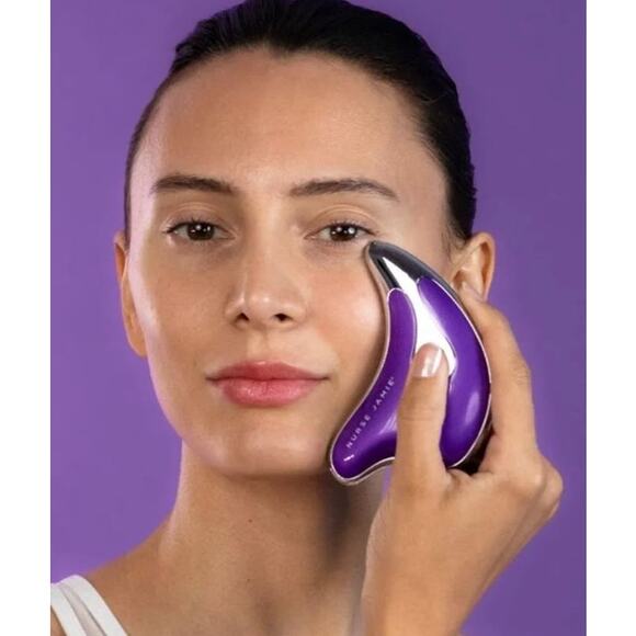 Nurse Jamie Triangle Facial Beauty Tool - OS - Picture 4 of 7